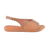 Sandalias Usaflex de cuero negro con tecnología Care Juanetes, que aplica material textil elastizado en los costados para acomodarse a los juanetes.
