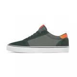 Championes urbanos Etnies Calli Vulc, con capellada combinada en lona gris y gamuza verde oscuro, logo blanco en el lateral, detalles en naranja y suela vulcanizada blanca.