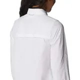 Camisa blanca de manga larga para mujer, marca Columbia, modelo Silver Ridge 3.0. Confeccionada con tejido de secado rápido Omni-Wick™ y protección solar Omni-Shade™ UPF 50. Cuenta con ventilación, mangas enrollables con lengüetas y bolsillos en el pecho.