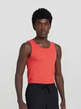 Musculosa básica de hombre, corte slim fit, color azul oscuro.