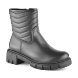 Bota corta de cuero negro con caña acolchada y suela track.