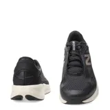 Championes New Balance Training Ctlyst, color negro con logo en animal print y suela blanca.