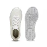 Championes Puma Cali Court Winter de cuero color blanco con detalles en beige y suela de plataforma.