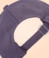 Gorro de béisbol negro con logo bordado "Chuck Taylor" en el frente.