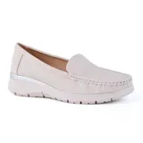 Zapato casual Korium color beige, de tela, con detalle de costuras en la puntera y suela de goma.