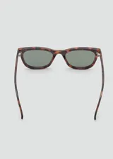 Gafas de sol con montura de pasta en diseño carey marrón y lentes oscuras. Ofrecen protección UV total con filtro categoría 3 y están confeccionadas con policarbonato reciclado.