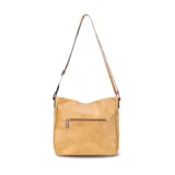 Bandolera morral color negro con apertura superior con cierre. Cuenta con dos bolsillos frontales con cierre, un bolsillo trasero con cierre y tres bolsillos interiores con división y cierres. La correa es de galón regulable a tono.