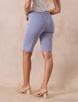 Bermuda estampada con flores, marca Zac & Rachel. Pretina ancha elastizada.