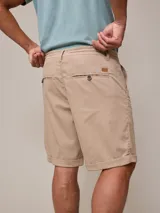 Bermuda azul de algodón y lino con cordón en la cintura.