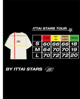 Remera celeste de corte recto y mangas cortas, con estampado en la espalda de cuatro raquetas de pádel rojas y texto en blanco "IBIZA RACKET ITTAI STARS".