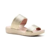 Sandalias Usaflex Sarai de cuero sintético color negro, con dos tiras anchas sobre el empeine y plantilla acolchada con tecnología Low Impact.