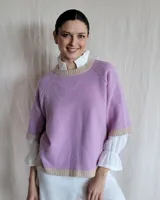 Sweater lila de lana lambswool con cuello redondo y mangas 3/4.