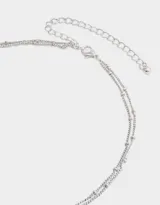 Collar corto de doble cadena plateada con dije de estrella con cubic zirconia.