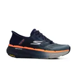 Championes deportivos Skechers Max Cushioning Premier 2.0, color azul marino con detalles en gris y naranja. Cuentan con tecnología Skechers Hands Free Slip-ins, Heel Pillow, amortiguación ULTRA GO, plantilla Air-Cooled Memory Foam y suela de goma Goodyear.
