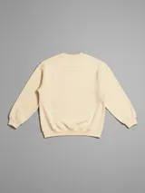 Sweater azul con logo de la marca Rusty bordado en el pecho.