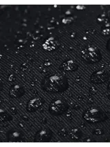 Mochila Under Armour Studio Campus color negro, con logo frontal y bolsillo externo con cierre.