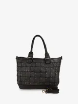 Bolso marrón de cuero con diseño tejido y apliques metálicos. Tiene doble asa corta y correa larga regulable.