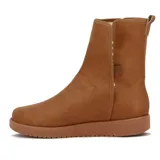 Bota de gamuza color camel con suela de goma, diseño sencillo y fácil de combinar.