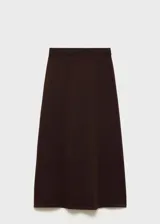 Falda midi marrón de punto con cintura elástica y corte evasé.