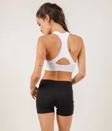 Top deportivo negro de microfibra sin costuras, con copas removibles y gran sujeción.