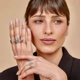 Anillo ancho de plata 925 con diseño de trenzado en los bordes.