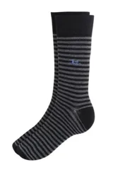 Medias de vestir negras con rayas horizontales grises y logo bordado en el tobillo.