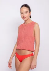 Parte inferior de bikini brasilera color blanco, con forro y diseño liso.