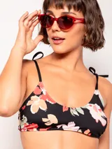 Top de bikini con estampado floral, tirantes finos con lazo en los hombros y ajuste con broche en la espalda.