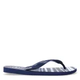 Ojotas Havaianas Top Basic con base azul marino y plantilla con rayas horizontales blancas, celestes y azules.