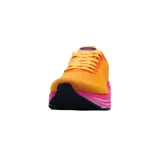 Championes Olympikus Swift color naranja con suela rosa y logo azul marino.