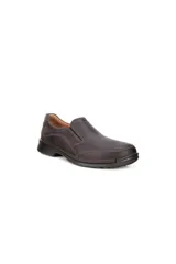 Zapato tipo mocasín slip-on para hombre, color gris oscuro o marrón oscuro, confeccionado en cuero suave. Presenta costuras visibles en contraste en color marrón claro y suela de poliuretano inyectada.