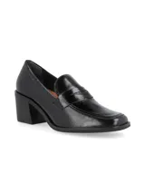 Zapato tipo mocasín color marrón cuero, con taco cuadrado y antifaz.