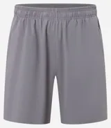 Bermuda deportiva gris de microfibra con cintura elástica, cordón de ajuste y bolsillos laterales con cremallera.