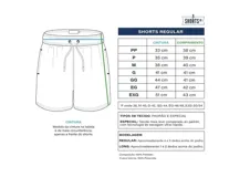 Short de baño color verde agua con estampado geométrico de rombos blancos, cintura elástica y cordón de ajuste gris.