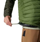Campera Columbia con capucha, color verde oliva en la parte superior y gris claro en la parte inferior. Cuenta con cierre frontal, bolsillos laterales con cierre y logo de la marca en el pecho.