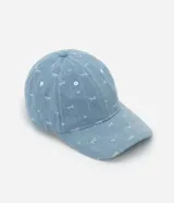 Gorra de béisbol celeste con estampado de lazos blancos.