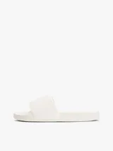 Chancletas Tommy Jeans blancas acharoladas, con logo tonal en relieve en la tira.