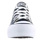 Championes Converse Chuck Taylor All Star Lift, de lona negra con plataforma blanca y cordones blancos.