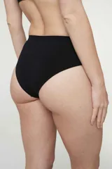 Bombacha clásica de microfibra color marrón, con fundillo de algodón y tiro medio.