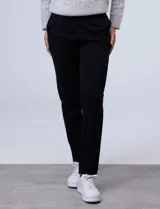 Jogger de algodón color beige, con pretina elastizada y corte cómodo.