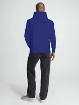 Buzo azul con capucha y cordones ajustables, de corte clásico y logo de Calvin Klein bordado en el pecho.
