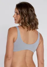 Soutien de microfibra sin costura tipo top, color gris. Sin aro ni copa, con bretel ancho.