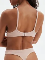 Soutien color beige de microfibra con breteles finos regulables y espalda deportiva.