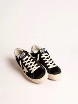 Zapatillas Golden Goose modelo Hi Star, color negro con estrella blanca y detalles plateados con glitter.