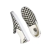 Championes Slip On con diseño de cuadros en blanco y negro, de fácil calce y suela blanca.
