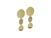Aretes colgantes de acero con baño de oro, compuestos por tres discos planos de tamaño decreciente unidos por argollas.