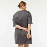 Camisón gris de manga corta con estampado de Stitch y la frase 'Beautiful Dreams'.