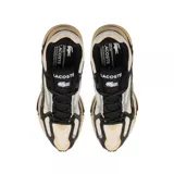 Championes urbanos Lacoste modelo Athleisure L003 2k24, con capellada de malla color beige, detalles en cuero sintético negro y plateado, y suela chunky color beige y negro.