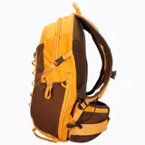 Mochila unisex amarilla y marrón de 22 litros, fabricada en poliéster ripstop repelente al agua. Cuenta con cinturón lumbar, respaldo acolchado, cinta daisy chain, bolsillos laterales para botellas, ajuste de pecho con silbato y bolsillo para llaves en la hombrera. Incluye cobertor impermeable de alta visibilidad.