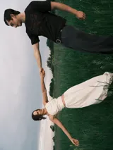 Top halter color crema, de poplin 100% algodón, con cuello ajustable con cordón.